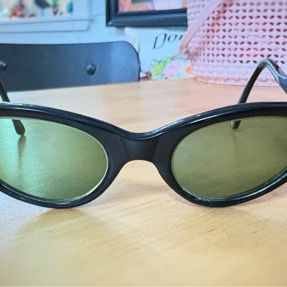 Vintage, 1950’s, Black, Cat-Eye Sunglasses with green lenses and authentic case - Picture 2 of 9